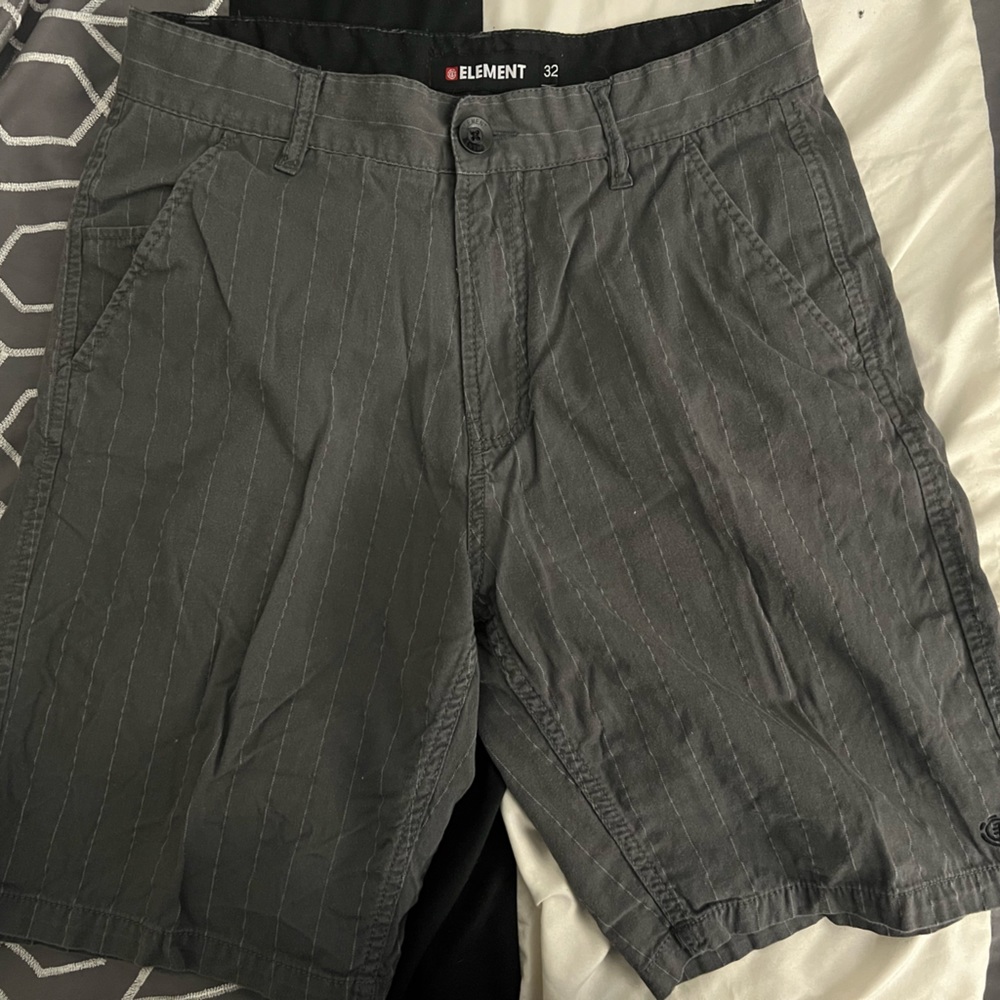 Element shorts size 32‎